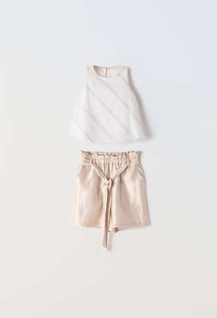 EBITA shorts set in white and beige color with metallic look.