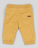 Παντελόνι υφασμάτινο LOSAN σε μουσταρδί χρώμα.