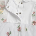 Φορμάκι CHICCO σε λευκό χρώμα με εξωτερική τούλινη επένδυση.