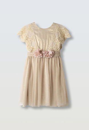 Φόρεμα ΕΒΙΤΑ σε χρώμα μπεζ με ασορτί ζώνη μέσης.