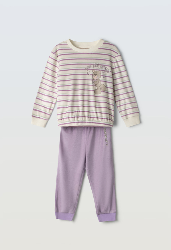 Πιτζάμα βελουτέ HOMMIES σε εκρού-λιλά χρώμα.