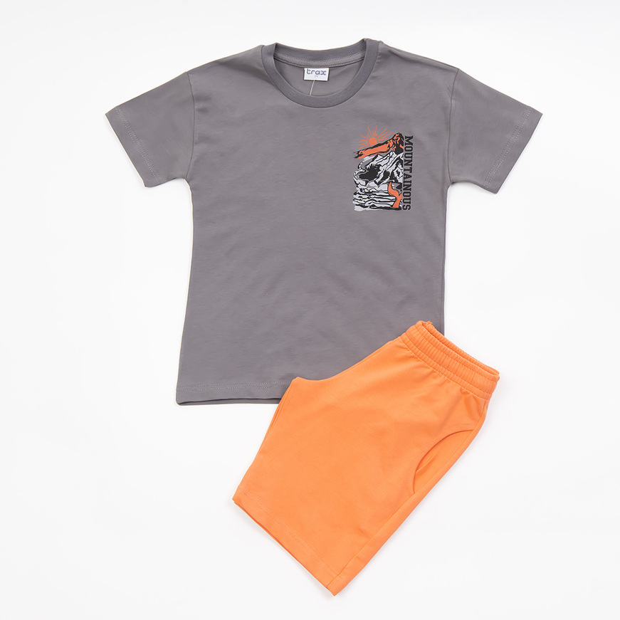 Σετ σορτς TRAX, μπλούζα με τύπωμα και σορτς σε πορτοκαλί χρώμα.