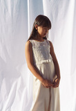 Ολόσωμη φόρμα ΕΒΙΤΑ σε μπεζ μεταλλιζέ χρώμα με λεπτομέρειες από δαντέλα.