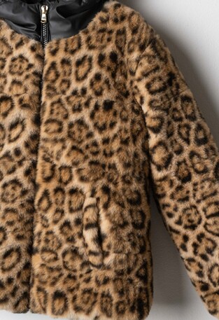 EVITA fur in beige color with animal print.