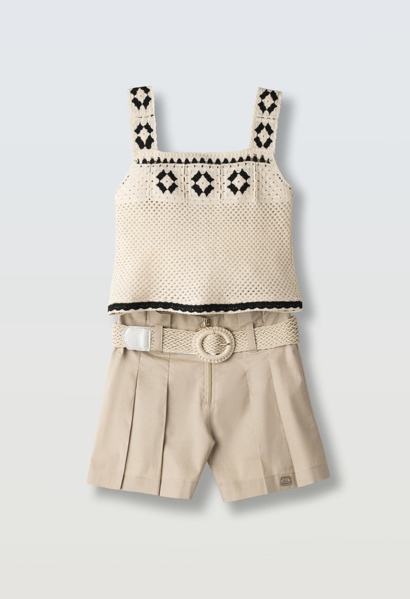 Σετ σορτς ΕΒΙΤΑ σε χρώμα εκρού με μπεζ.