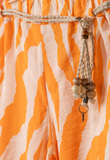 Σετ παντελόνα ΕΒΙΤΑ σε πορτοκαλί-μπεζ animal print και ασορτί στέκα.