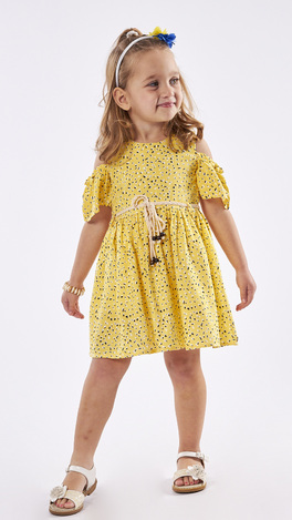 EBITA dress in yellow color with opening on the shoulders.