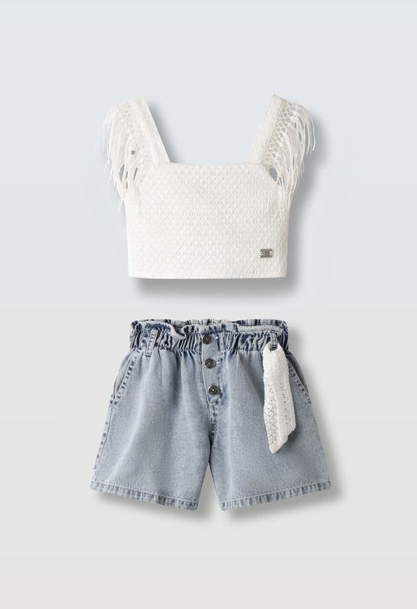Σετ σορτς ΕΒΙΤΑ σε χρώμα λευκό με σορτς τζιν.