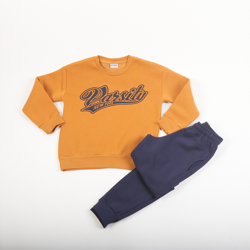 Σετ φόρμας TRAX με λαιμόκοψη σε μουσταρδί με μπλε χρώμα.