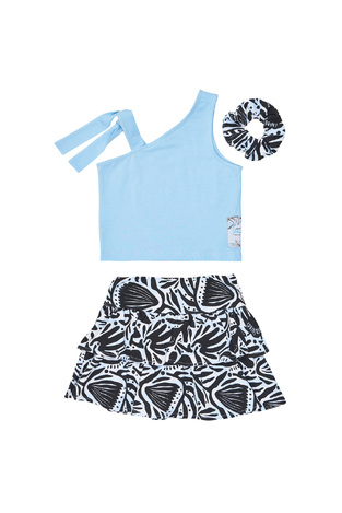 Σετ φούστα-σορτς SPRINT σε χρώμα σιέλ με εμπριμέ λεπτομέρειες και ασορτί λάστιχο για τα μαλλιά.