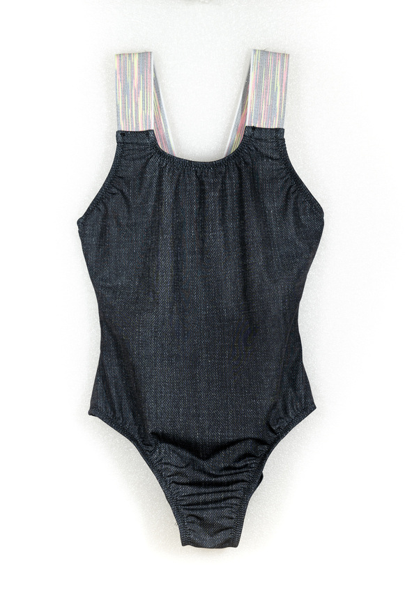 TORTUE swimsuit in black jeans.