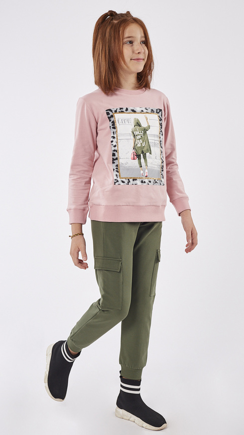 EBITA tracksuit set, sweatshirt with embossed print in pink and sweatpants with side pockets and elastic at the bottom.