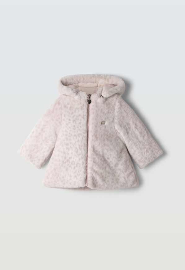 Γούνα ΕΒΙΤΑ με κουκούλα, σε εκρού-ροζ χρώμα.