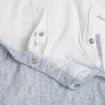 Φορμάκι CHICCO με μακρύ μανίκι σε χρώμα λευκό-μπλε με γιακαδάκι.