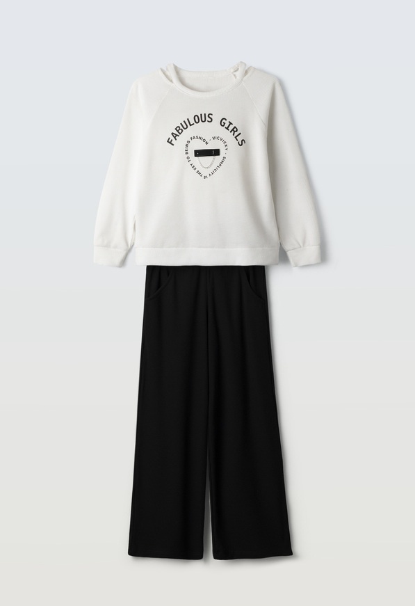 Σετ μπλούζα με παντελόνα Εbita σε εκρού με μαύρο χρώμα.
