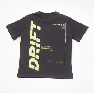 Σετ σορτς TRAX, μπλούζα σε ανθρακί χρώμα με τύπωμα στο πίσω μέρος και σορτς με print.