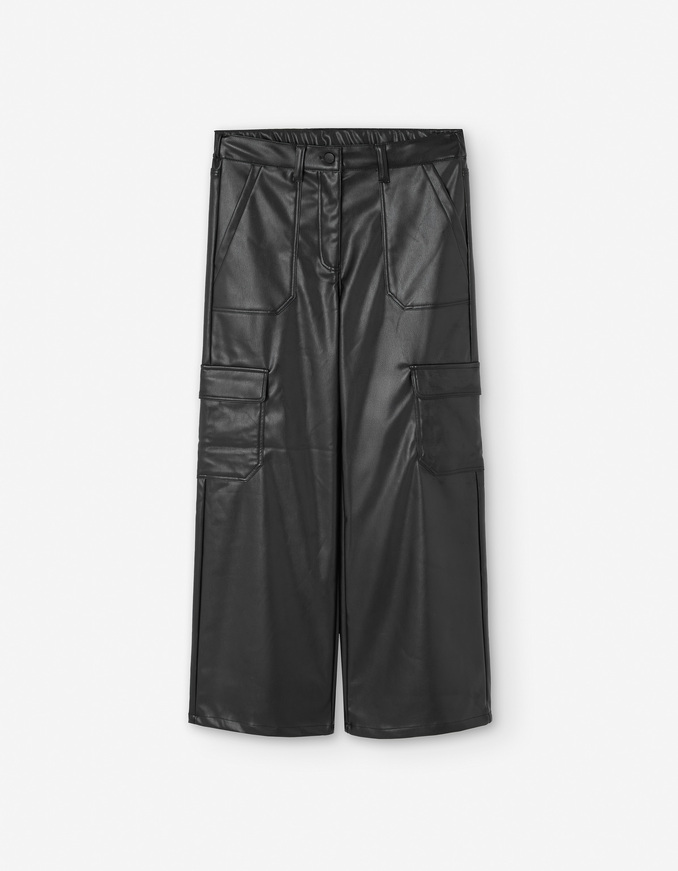 Δερμάτινο παντελόνι LOSAN σε μαύρο χρώμα και ίσια γραμμη.