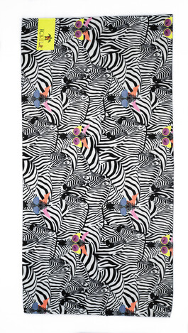 Beach towel TORTUE 140 X 70 cm in black and white color with all over animal print.