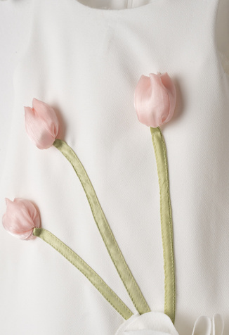 Φόρεμα ΕΒΙΤΑ σε χρώμα απαλό εκρού.