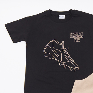 Σετ σορτς TRAX σε μαύρο με μπεζ χρώμα και τύπωμα στο μπροστινό μέρος.