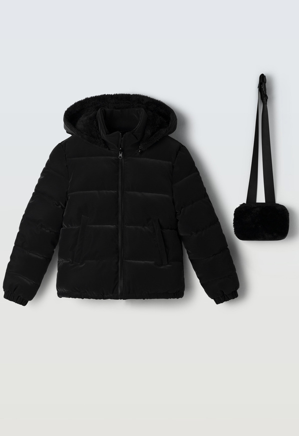 Μπουφάν ΕΒΙΤΑ σε μαύρο χρώμα.