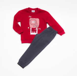 Σετ φόρμας TRAX, μπλούζα σε κόκκινο χρώμα με ανάγλυφο τύπωμα και παντελόνι φόρμας.