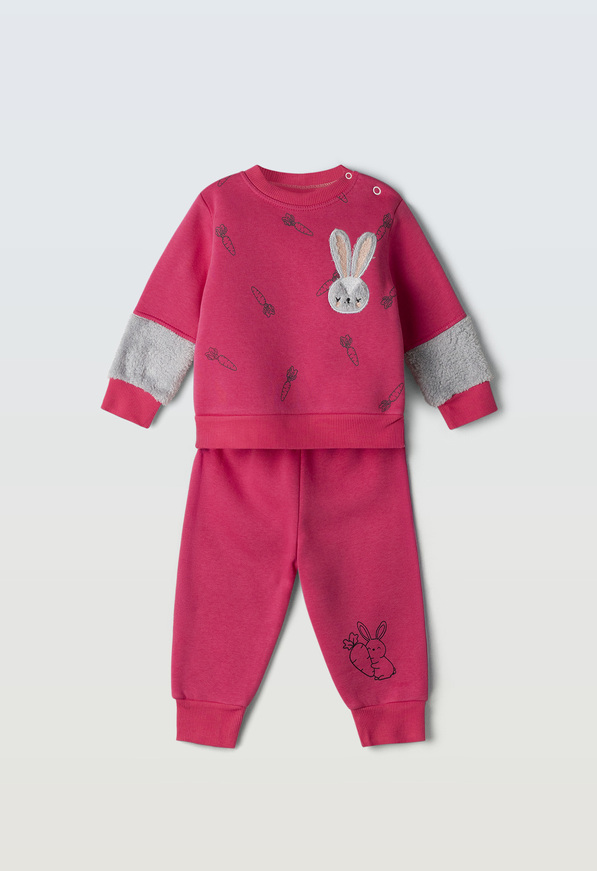 Σετ φόρμας ΕΒΙΤΑ με στρογγυλή λαιμόκοψη, σε φούξια χρώμα.