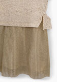 Φόρεμα Ikks, μαλακό φούτερ σε ανοιχτό μπεζ χρώμα στο επάνω μέρος με χρυσό πλισέ τελείωμα.