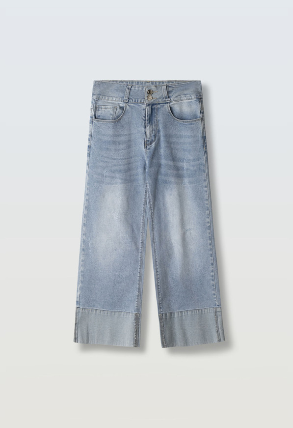 Τζιν παντελόνι ΕBΙΤΑ σε χρώμα μπλε ανοιχτό.