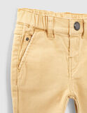 Παντελόνι τζιν IKKS σε χρώμα κίτρινο με διακριτικό print.
