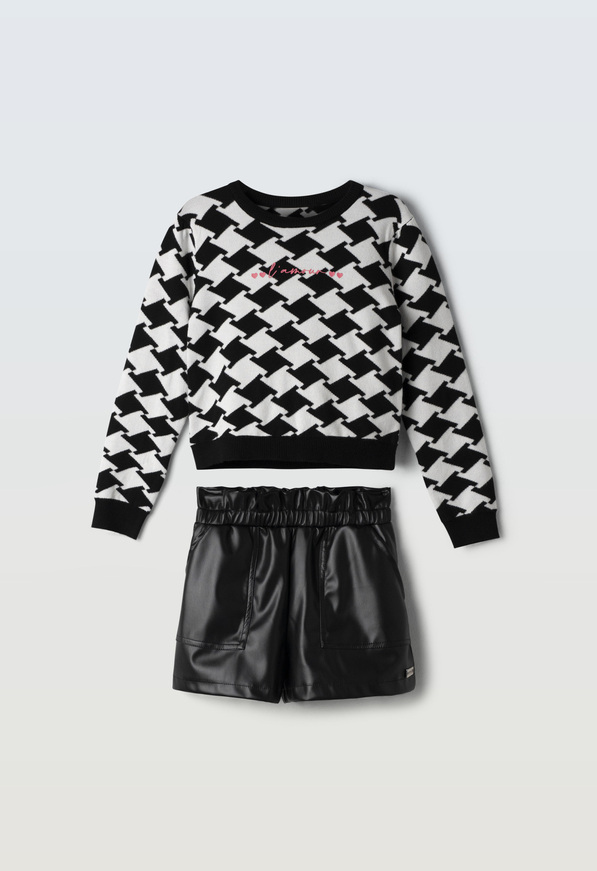 Σετ σορτς ΕΒΙΤΑ σε λευκό-μαύρο χρώμα με δερμάτινη υφή.