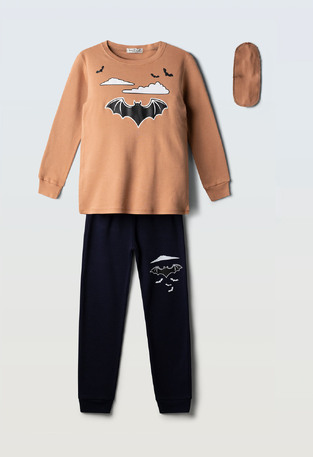 HOMΜIES pajamas with matching sleep mask in beige-black.