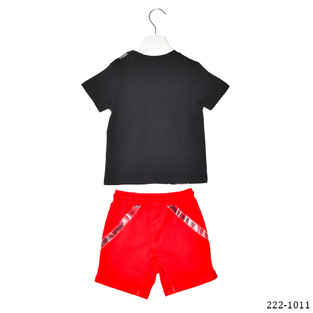 Σετ σορτς SPRINT, μπλούζα σε χρώμα μαύρο με τύπωμα και σορτς σε κόκκινο χρώμα.