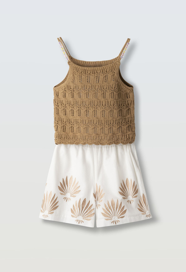 Σετ σορτς ΕΒΙΤΑ σε χρώμα καφέ ανοιχτό με λευκό.