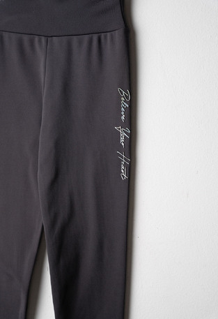EVITA leggings in anthracite color.