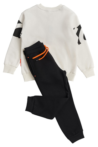 Set of SPRINT suit in off-white color with embossed "EXCEED" logo.