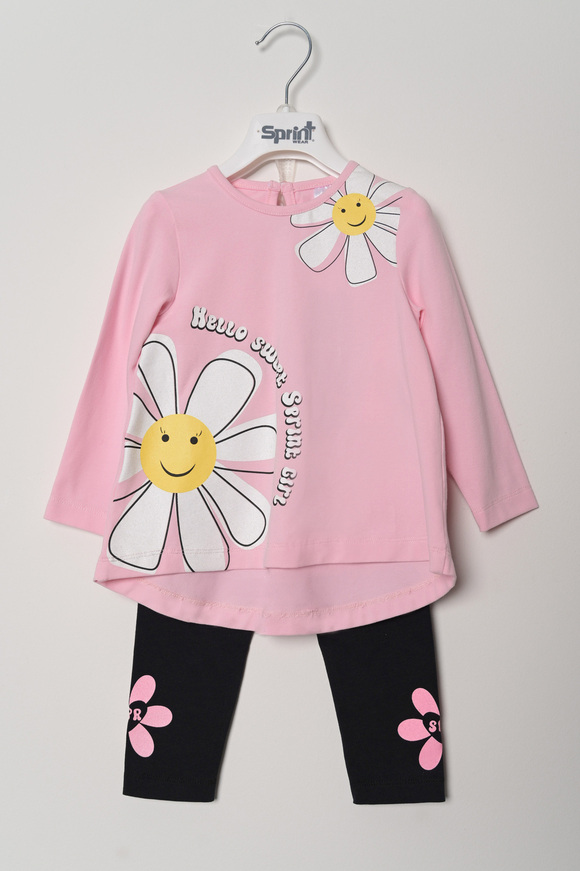Set of SPRINT sweatpants in pink color with daisy print.