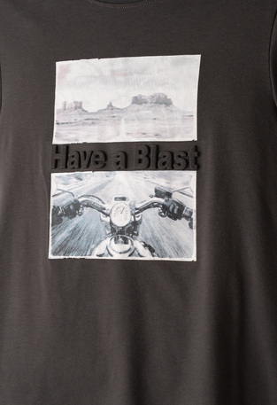 Σετ βερμούδα τζιν HASHTAG σε χρώμα ανθρακί με μπλε ανοιχτό.