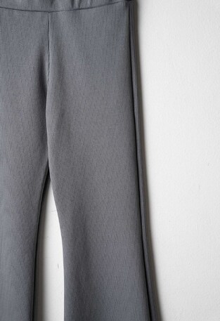 EVITA ribbed leggings in gray.