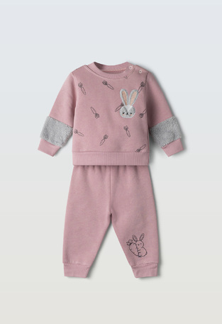 Σετ φόρμας ΕΒΙΤΑ με στρογγυλή λαιμόκοψη, σε ροζ χρώμα.