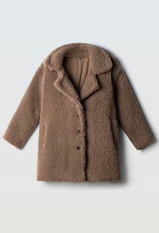 EVITA fur coat in light brown color.