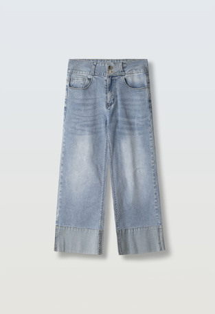 Τζιν παντελόνι ΕBΙΤΑ σε χρώμα μπλε ανοιχτό.