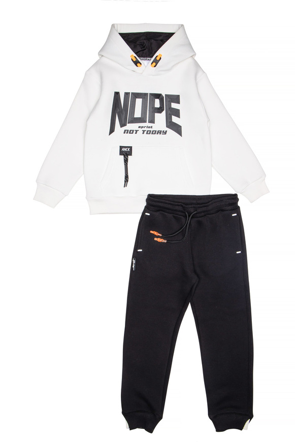 Σετ φόρμας SPRINT με ενσωματωμένη αδιάβροχη κουκούλα σε λευκό και μαύρο χρώμα.