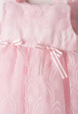 Βαμβακερό φόρεμα ΕΒΙΤΑ σε ροζ χρώμα με ασορτί κορδέλα.