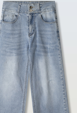 Τζιν παντελόνι ΕBΙΤΑ σε χρώμα μπλε ανοιχτό.