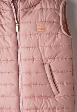 EVITA sleeveless jacket in dark pink.