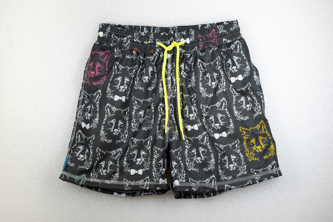 TORTUE bermuda swimsuit with wolves print.