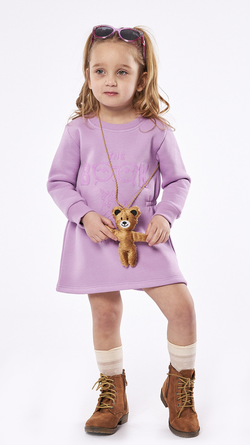 EVITA sweatshirt dress in lilac color with a decorative teddy bear bag.