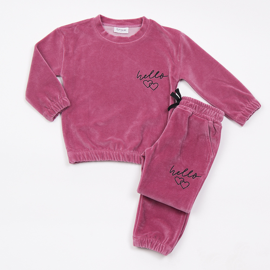 Βελουτέ σετ φόρμας TRAX σε σκούρο ροζ χρώμα.