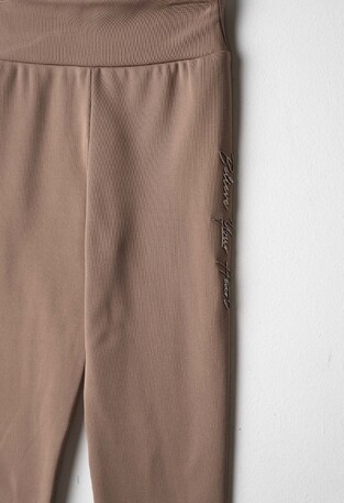 EVITA leggings in beige color.